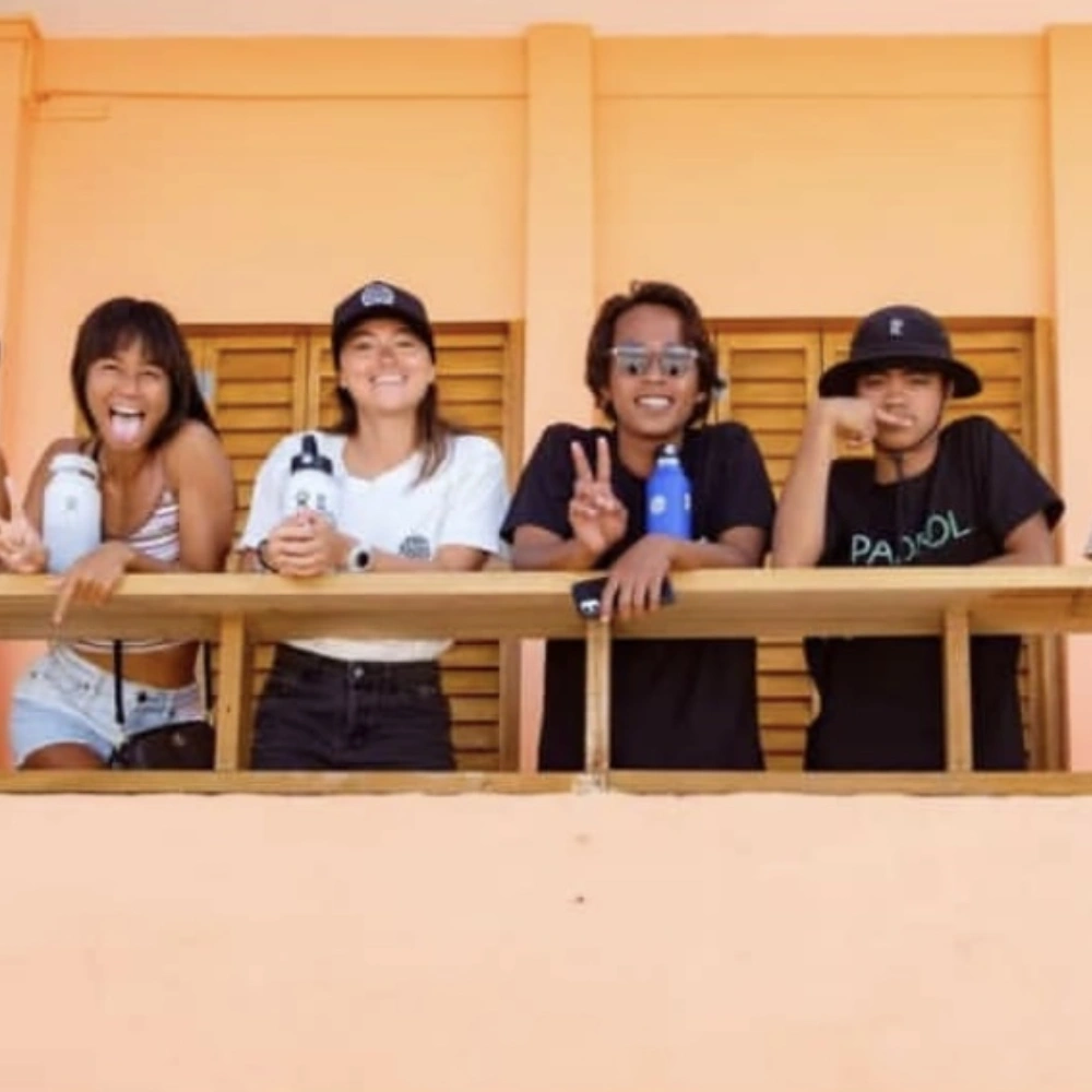 balcony crew V01
