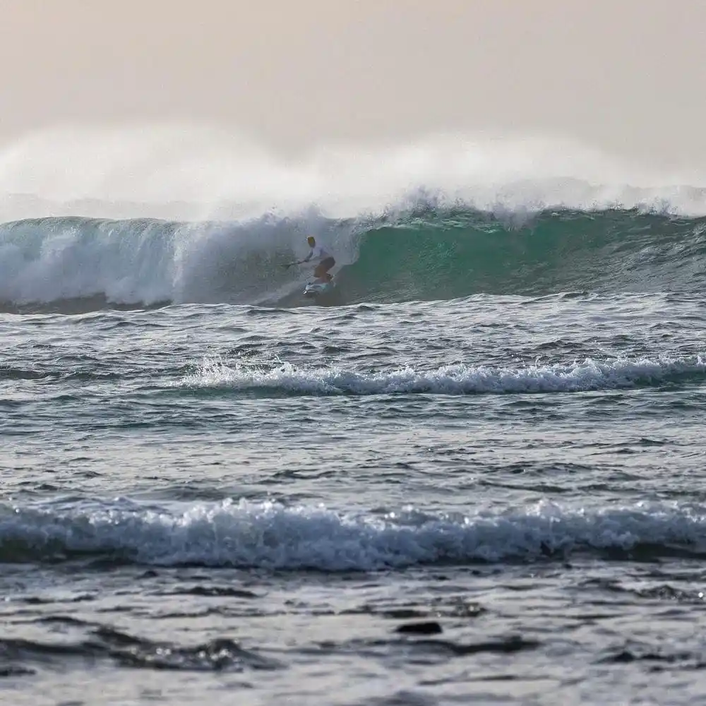 Tip-of-the-week-Christian-in-surf-break Riding in big waves